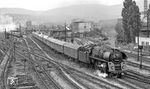 01 0520 mit der Saalfelder "Starleistung" des D 504 nach Berlin am Anfang seiner Reise. (07.1977) <i>Foto: Burkhard Wollny</i>