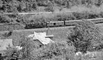 95 0020 erreicht mit P 18004 aus Sonneberg die ersten Häuser von Lauscha. (07.1977) <i>Foto: Burkhard Wollny</i>