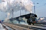 Ausfahrt des D 207 mit der Erfurter 01 0533 in Bebra. (01.1971) <i>Foto: Dieter Junker</i>