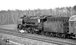 Mit 120 km/h ist 01 2114 vor dem D 370 ("Pannonia-Express") unterwegs nach Berlin bei Golßen. (04.1977) <i>Foto: Burkhard Wollny</i>