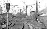 Einfahrt eines 01 geführten Schnellzuges nach Berlin in Dresden Neustadt. (04.1977) <i>Foto: Burkhard Wollny</i>