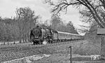 Im 120 km/h-Tempo geht es für 01 2204 mit dem D 673 bei Baruth, südlich von Zossen, nach Dresden. (04.1977) <i>Foto: Burkhard Wollny</i>