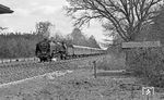 01 2204 passiert mit D 673 nach Dresden eine ehemalige Blockstelle bei Baruth. (04.1977) <i>Foto: Burkhard Wollny</i>