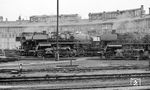 Blick in das Bw Elsterwerda mit den Gastloks 58 3032 und 58 3036 aus Riesa. (04.1977) <i>Foto: Burkhard Wollny</i>