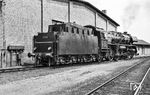 22 070 hatte am 20.03.1961 das RAW Meiningen als Rekonstruktion aus 39 193 (Borsig, Baujahr 1924) verlassen und war seit dem 21. März 1961 dem Bw Reichenbach (Vogtl) zugeteilt worden. 3 Monate später erwischte Gerhard Moll die Lok im Bw Hof. (17.06.1961) <i>Foto: Gerhard Moll</i>