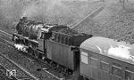 03 2067 war am 09.12.1931 beim Bw Osnabrück Hbf als 03 067 in Dienst gestellt worden. 1936 wurde sie nach Pommern umstationiert, seit 1944 gehörte sie zur RBD Berlin. 33 Jahre später war sie immer noch zwischen Berlin und Wittenberg unterwegs, hier vor dem P 3517 aus Berlin-Schöneweide bei Diedersdorf. (04.1977) <i>Foto: Burkhard Wollny</i>