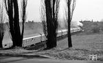 Der "Pannonia-Express" D 371 auf dem Weg nach Dresden mit der Ostbahnhofer 01 1516 am Glasower Damm bei Berlin-Mahlow. (04.1977) <i>Foto: Burkhard Wollny</i>