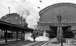 Ausfahrt des P 3809 mit der Görlitzer 03 2002 in Dresden Hbf. (04.1977) <i>Foto: Burkhard Wollny</i>