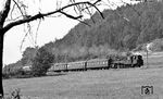 95 0014 mit P 18014 nach Sonneberg zwischen Grümpen und dem Kopfbahnhof Rauenstein. (07.1977) <i>Foto: Burkhard Wollny</i>