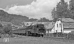 95 0025 rollt mit P 18005 nach Sonneberg durch Steinach. (07.1977) <i>Foto: Burkhard Wollny</i>