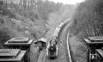 01 0522 fährt mit D 1099 nach Frankfurt/Oder in den Hönebacher Tunnel ein. (03.04.1972) <i>Foto: Burkhard Wollny</i>