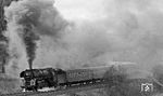 Sichtlich Mühe hatte 01 0523 mit dem D 1097 nach Dresden bei Hönebach. (03.04.1972) <i>Foto: Burkhard Wollny</i>