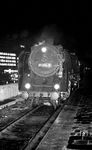 Der D 109 aus Bonn erreichte Berlin erst kurz nach 20 Uhr, so dass im Frühjahr nur einige nächtliche Impressionen im Bahnhof Zoo möglich waren. (30.03.1972) <i>Foto: Burkhard Wollny</i>