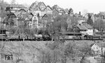 Eine feuerlose Dampfspeicherlok der VEB Zell und Papierstoff Rosenthal in Blankenstein(Saale). Mit einem entsprechenden Teleojektiv war es möglich, damals von Bayern aus in den Bahnhof nach Thüringen zu fotografieren.  (11.04.1971) <i>Foto: Burkhard Wollny</i>