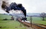 Mit vereinten Kräften befördern zwei 44er (44 0393 als Schiebelok) einen Braunkohleganzzug zur Maxhütte nach Unterwellenborn. (21.04.1977) <i>Foto: Hans-Jürgen Müller</i>