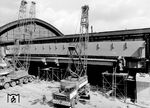 Erneuerung der Eisenbahnüberführung am Gleis 1 an der Trankgasse in Köln Hbf.  (05.1969) <i>Foto: Fischer</i>