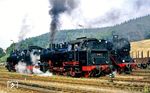 Neben 86 1501 und 86 1333, die in Rottenbach den Sonderzug aus Erfurt erwarten, hat sich noch 44 1182 dazu gesellt. (09.09.1987) <i>Foto: Wolfgang Bügel</i>