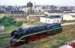 Für die Rückfahrt des Sonderzuges nach Erfurt macht sich 02 0201 in Nordhausen bereit. (10.09.1987) <i>Foto: Wolfgang Bügel</i>
