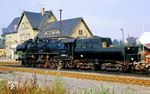 Die Engelsdorfer 52 8096 wartet mit Ng 65624 im Bahnhof Trebsen (Mulde) auf die Rückfahrt nach Leipzig.  (02.10.1987) <i>Foto: Wolfgang Bügel</i>