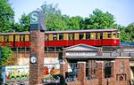 275 411 (ex elT 2395, Baujahr 1928, ab 1930: elT 3317, ab 1941: ET 165 245) als S 1 im S-Bahnhof Berlin-Zehlendorf. (10.05.1988) <i>Foto: Wolfgang Bügel</i>