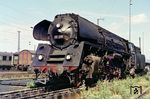 01 519 war im Februar 1964 im Raw Meinungen aus 01 186 rekonstruiert worden. Die in Erfurt stationierte Lok war anschließend häufiger Gast im deutsch-deutschen Grenzbahnhof Bebra. (10.08.1966) <i>Foto: Klaus D. Holzborn</i>