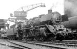 Fast wie eine DB-Lok zeigt sich die Wittenberger 03 135 im Bw Hamburg-Altona. Der Lok fehlt noch die Indusi-Einrichtung. Die DB schrieb der DR erst ab 1.1.1965 die Ausrüstung mit Indusi vor. (05.08.1964) <i>Foto: Klaus D. Holzborn</i>