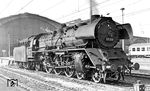 03 236 vom Bw Leipzig Hbf West wartet in Leipzig Hbf auf neue Aufgaben. (05.09.1969) <i>Foto: Klaus D. Holzborn</i>