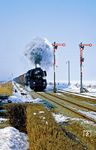 50 3606 (Bw Halberstadt) fährt mit Ng 66794 in Ditfurt zwischen Halberstadt und Quedlinburg ein. (13.02.1988) <i>Foto: Slg. Wolfgang Bügel</i>
