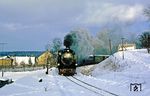 99 1785 mit P 14319 nach Oberwiesenthal am Bü der Talsperrenstraße in der Bahnhofsausfahrt von Cranzahl. (23.02.1988) <i>Foto: Wolfgang Bügel</i>