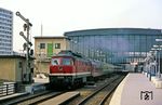 DR 132 407 vom Bw Berlin-Ostbf mit einem Leerreisezug in Berlin-Zoologischer Garten.  (11.05.1988) <i>Foto: Wolfgang Bügel</i>