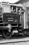 Das Weimarer Lokpersonal auf 22 062 im Bw Gera. (14.08.1967) <i>Foto: Klaus D. Holzborn</i>