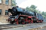Die bestens gepflegte 22 049 als Wendelok im Bw Leipzig Hbf West. Seit 20.05.1968 war sie beim Bw Saalfeld (Saale) stationiert und stand dort bis März 1970 im Einsatz. Nach der Z-Stellung am 27.11.1970 wurde die Ausmusterung am 11. Dezember 1972 von der HvM genehmigt und nach der Verschrottung im Raw Meiningen vollzogen. Als Tag der Ausmusterung und Absetzung vom Lokbestand ist der 30.06.1973 in den Tfz-Bestandsnachweisen festgeschrieben.  (04.09.1969) <i>Foto: Klaus D. Holzborn</i>