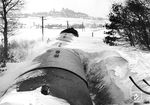 Am 10. Januar 1970 erwischte es diesen Personenzug mit der Dresdener 86 059 zwischen Helmsdorf (nahe Pirna) und Stolpen auf der Strecke Dürrröhrsdorf - Neustadt/Sachs., der in Schneeverwehungen steckengeblieben war. Der Zug konnte erst nach fünf Tagen geborgen werden. (10.01.1970) <i>Foto: RBD Dresden</i>