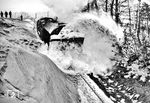 Erst nach 6 Tagen, am 16. Januar 1970, war die Strecke zwischen Helmsdorf und Stolpen ab 16 Uhr wieder befahrbar. Obwohl die Strecke immer wieder von Schneeverwehungen betroffen war, wurde erst Anfang der 1990er Jahre eine Schneeschleuder in Pirna vorgehalten, um im Bedarfsfall eine schnelle Räumung der Strecke zu ermöglichen. Die Bahn AG zog diesen später dann wieder ab. (15.01.1970) <i>Foto: RBD Dresden</i>