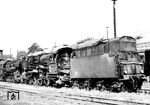 Am 27. Juni 1977 wurde durch das Versehen eines Weichenwärters im Bahnhof Booßen auf der Bahnstrecke Eberswalde–Frankfurt (Oder) ein Zug auf die falsche Strecke geleitet. In der Folge stießen der Urlauberschnellzug D 1918, gezogen von der Stralsunder 03 0078 und Dg 50101 mit 132 200, der von Kietz in Richtung Booßen unterwegs war, frontal zusammen. 31 Menschen starben, 7 Reisende wurden schwer und zahlreiche weitere leicht verletzt. 03 0078 (Foto) wurde ausgemustert und am 05.12.1977 im RAW Berlin-Schöneweide zerlegt. (08.1977) <i>Foto: Michael Malke</i>