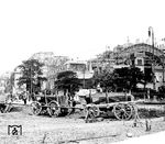 Die Grundsteinlegung des neuen Leipziger Hauptbahnhofs fand am 16. November 1909 in der südwestlichen Ecke des Empfangsgebäudes statt. Die Fertigstellung war zu diesem Zeitpunkt für das Jahr 1914 vorgesehen. Da aber die Bauarbeiter 1911 für höhere Löhne streikten, wurde der Bahnhof erst 1915 fertiggestellt. In einer Kapsel, die in das Fundament eingemauert wurde, befinden sich neben Münzen und Tageszeitungen auch der Kostenvoranschlag für den Hauptbahnhof und Unterlagen zum Architekturwettbewerb. Dies sollte nachfolgenden Generationen die damalige Budgetdisziplin aufzeigen. Heutige (öffentliche) Planungen haben sich allerdings kein Beispiel daran genommen. Das Bild zeigt den neuen Hauptbahnhof während der Bauphase im Jahr 1913. (1913) <i>Foto: RVM-Archiv</i>