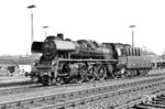 23 1010 vom Bw Schwerin (Meckl) zu Gast in Lübeck. Die Schweriner Loks bespannten über den Grenzübergang Lübeck/Herrnburg die Interzonenzüge D 1061/1062 Hamburg – Güstrow und D 161/162 Hamburg – Saßnitz Hafen. (24.03.1966) <i>Foto: Klaus D. Holzborn</i>