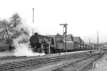 58 1132 wartet mit einem Güterzug aus Aue im Bahnhof Wilkau-Haßlau auf Ausfahrt nach Zwickau. (28.04.1974) <i>Foto: Michael Malke</i>