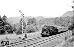 58 1107 passiert mit einem Personenzug aus Zwickau das Einfahrsignal von Aue/Sa. (29.08.1974) <i>Foto: Michael Malke</i>