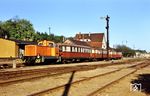 Eine 102 mit vier Beiwagen als Personenzug nach Peenemünde im Bahnhof Zinnowitz auf Usedom. (1971) <i>Foto: Michael Malke</i>