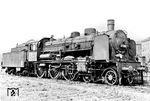 Die ehemalige Stargarder 17 1089 in der Heimat-Zfl Wien West. Die Lok wurde am 13. März 1945 zusammen mit den ebenfalls aus Stargard (Pom) stammenden 17 1004 und 17 1099 im Bahnhof Schönwies bei Landeck (Tirol) aufgefunden. Die Loks gelangten mit einem Räumungszug der RBD Stettin in die RBD Augsburg und standen bei Kriegsende in Österreich. Ende 1955 wurde 17 1089 in Hütteldorf-Hacking abgestellt und 1957 verschrottet. (1952) <i>Foto: Gerhard Illner</i>