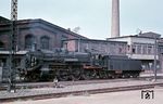 38 354 war eine Rückkehrlok aus Frankreich, die 1919 an die ETAT ausgeliefert und später bei der SNCF als 230-E-977 lief. 1942 wurde die Lok nach Deutschland zurückgeholt und befand sich nach dem Zweiten Weltkrieg auf dem Gebiet der DR, die die Lok als 38 354 einordnete. 1968 wurde sie beim Bw Karl-Marx-Stadt-Hilbersdorf ausgemustert. (1966) <i>Foto: Joachim Claus</i>