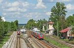 Der Bahnhof Markt Schwaben ist eine Betriebsstelle an den Bahnstrecken München – Simbach und Markt Schwaben – Erding. Die Königlich Bayerischen Staatseisenbahnen nahmen den Bahnhof Schwaben 1871 mit der Hauptbahn von München nach Simbach in Betrieb. Mit der Eröffnung der abzweigenden Vizinalbahn nach Erding wurde er 1872 zum Trennungsbahnhof. Seit 1972 ist er eine Station der S-Bahn München.  (07.05.2015) <i>Foto: Stefan von Lossow</i>
