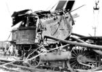 Die Lok und drei Wagen des D 78, dessen Insassen unverletzt bleiben, entgleisten. Im Nachbargleis des Bahnhof Wünsdorf wurden vier Wagen des dort stehenden Güterzuges Dg 6209 durch die Druckwelle aus den Schienen gehoben. Der 30-jährige Lokführer der 03 1046 kam ums Leben; der Heizer überlebte den Horrorunfall schwer verletzt.  (30.09.1958) <i>Foto: Slg. Heiko Samus</i>