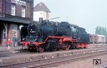 Am 9. September 1972 reiste 24 009 (hier noch mit der DR-EDV-Nummer 37 1009) über Oebisfelde in den Westen aus. Im Bahnhof Vorsfelde, dem ersten auf bundesdeutschem Gebiet hinter der Grenze, wurde der Neuankömmling erwartet. (09.09.1972) <i>Foto: Joachim Claus</i>