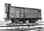 Gn-Wagen "Cassel 11 709" auf einem vierachsige Rollwagen von Orenstein & Koppel der Kleinbahn Wallershof - Münchshöfen im Bahnhof Wallershof.  (1926) <i>Foto: Helmut Tauber</i>