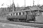 ET 2 der Albtal-Verkehrs-Gesellschaft mbH (AVG) im Bahnhof Busenbach. Das 1910 bei Herbrand gebaute Fahrzeug war bis 1964 im Einsatz. (20.10.1962) <i>Foto: Helmut Röth</i>