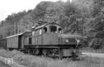 Lok 2 war eine von AEG (komplett im mechanischen und elektrischen Teil) im Jahr 1910 gebaute E-Lok für die Albtalbahn, die mit 8800 Volt und Einphasen-Wechselspannung (25 Hertz) betrieben wurde und eine Leistung von 320 PS hatte. Seit 1. April 1957 war sie im Eigentum der Albtal-Verkehrs-Gesellschaft (AVG), hier abgestellt in Busenbach, und blieb als Denkmallok am Albtalbahnhof in Karlsruhe erhalten. (20.10.1962) <i>Foto: Helmut Röth</i>