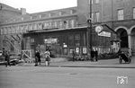 Die behelfsmäßig wiederaufgebaute Gepäckabfertigung am Regensburger Hauptbahnhof. (1946) <i>Foto: RBD Regensburg</i>