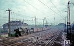 52 2571 vom Bw Bautzen mit einem Güterzug in Dresden-Neustadt. Die Lok war im Dezember 1943 fabrikneu der RBD Schwerin zugeteilt worden und bis 1975 im Einsatz. (17.08.1971) <i>Foto: Joachim Claus</i>
